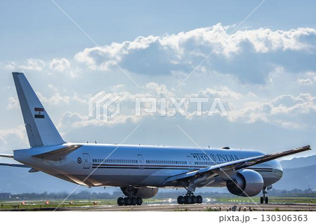 夏の仙台空港 タキシング中のエアインディアワン インド政府専用機 宮城県名取市 夏の仙台空港 タキシング中のエアインディアワン インド政府専用機 宮城県名取市 130306363