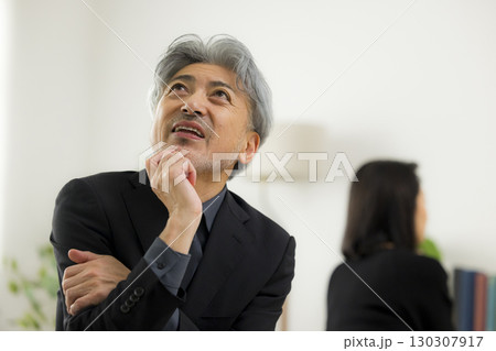 喧嘩するミドルシニア夫婦イメージ　　 130307917