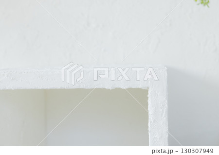 白い箱型家具 130307949