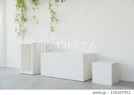 白い箱型家具 130307952