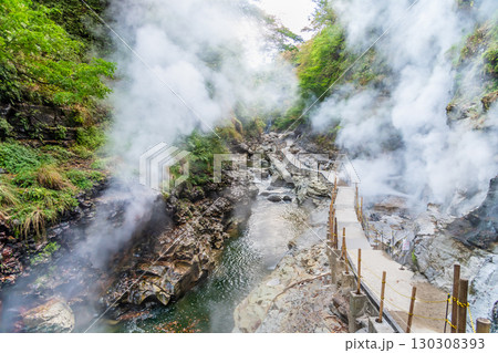 秋田 小安峡　大噴湯の遊歩道 130308393