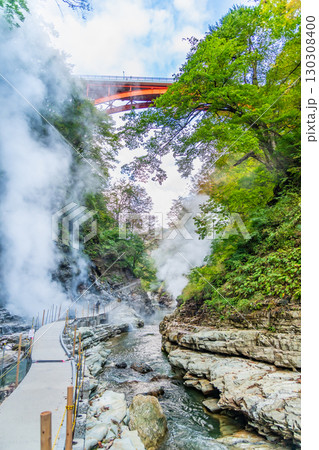 秋田 小安峡　大噴湯の遊歩道 130308400
