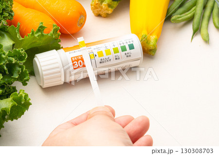 ローカーボダイエット　尿検査 130308703