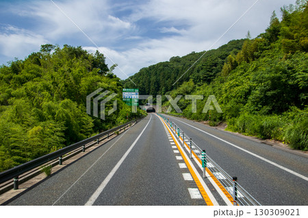 島根県内を通る松江自動車道 130309021