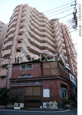 集合住宅と戸建住宅 130310457