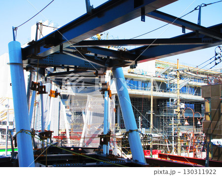 埼玉県川口市の新庁舎2期棟の建設工事現場の風景 130311922