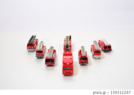 消防自動車 大規模災害 都道府県応援部隊イメージ 130312287