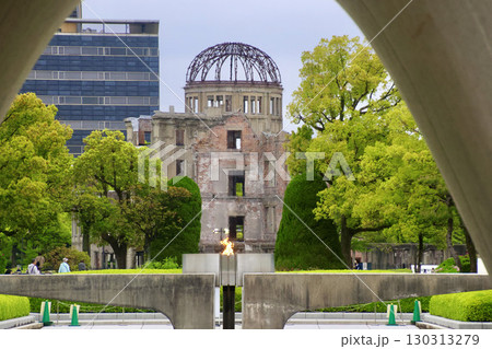 慰霊碑・原爆ドーム(広島県・広島市) 慰霊碑・原爆ドーム(広島県・広島市) 130313279