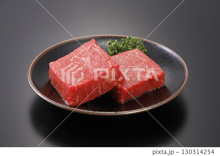 国産黒毛和牛もも肉 ステーキ用 赤身肉ブロック 国産黒毛和牛もも肉 ステーキ用 赤身肉ブロック 130314254