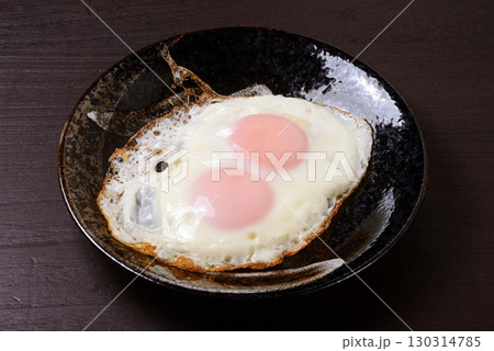 目玉焼き 目玉焼き 130314785