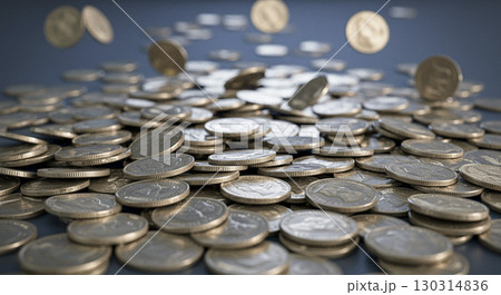 たくさんの銀貨のイメージ AI生成画像 130314836