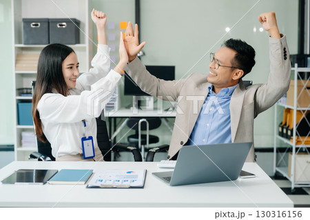 Those who work hard, win in the conference room new startup project Those who work hard, win in the conference room new startup project 130316156