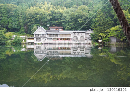 大分県 湯布院 金鱗湖 大分県 湯布院 金鱗湖 130316391