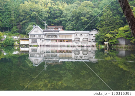 大分県 湯布院 金鱗湖 大分県 湯布院 金鱗湖 130316395