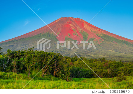 北富士演習場から見た赤富士 130316670