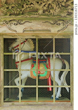 有明山神社裕明門の神馬　長野県安曇野市 130316713