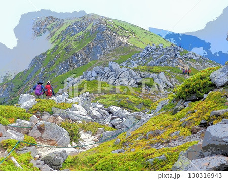 中央アルプスの稜線を歩く登山者（20250822101101） 130316943