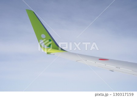飛行機の窓から見た風景 飛行機の窓から見た風景 130317159