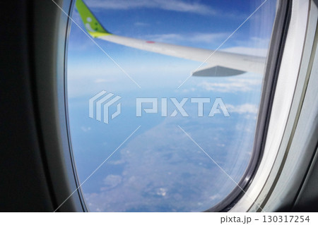 飛行機の窓から見た景色 飛行機の窓から見た景色 130317254