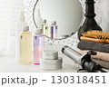 窓際に配置した化粧品と美容小物 130318451