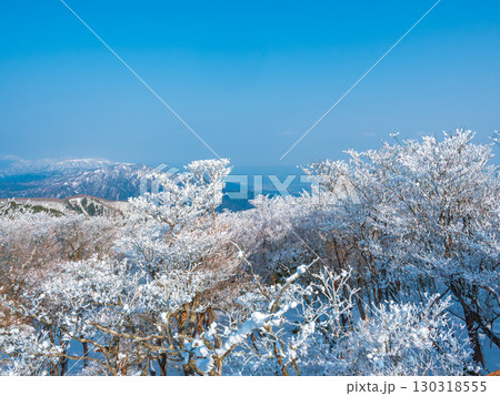 御在所岳山頂付近から望む冬景色 130318555