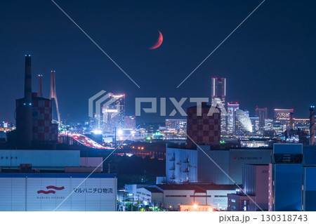 《神奈川県》横浜みなとみらいの夜景と工場夜景 《神奈川県》横浜みなとみらいの夜景と工場夜景 130318743