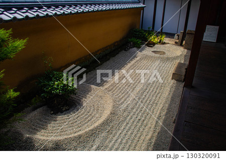 【京都風景】龍源院 独創的で印象深い禅宗の庭々 【京都風景】龍源院 独創的で印象深い禅宗の庭々 130320091