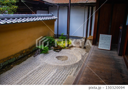 【京都風景】龍源院　独創的で印象深い禅宗の庭々 130320094