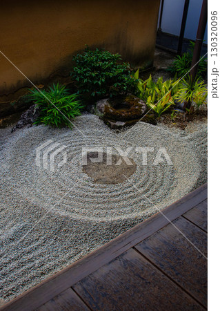 【京都風景】龍源院　独創的で印象深い禅宗の庭々 130320096