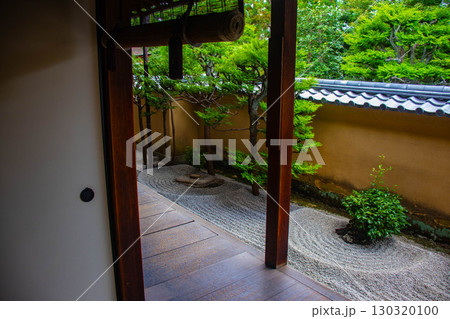 【京都風景】龍源院　独創的で印象深い禅宗の庭々 130320100