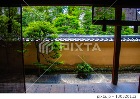 【京都風景】龍源院　独創的で印象深い禅宗の庭々 130320112