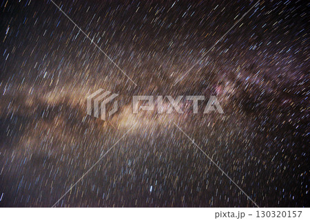 星空　長時間露出 130320157