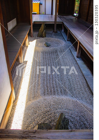 【京都風景】龍源院　独創的で印象深い禅宗の庭々 130320395