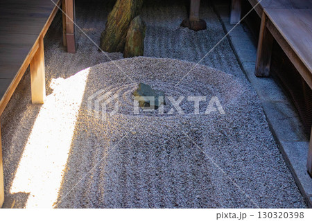 【京都風景】龍源院　独創的で印象深い禅宗の庭々 130320398