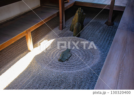 【京都風景】龍源院　独創的で印象深い禅宗の庭々 130320400