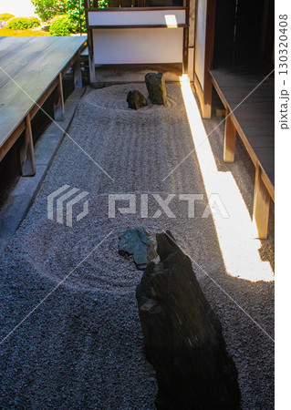 【京都風景】龍源院　独創的で印象深い禅宗の庭々 130320408
