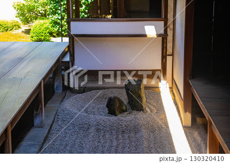 【京都風景】龍源院　独創的で印象深い禅宗の庭々 130320410