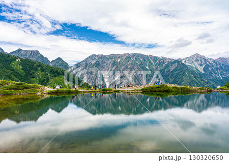 八方池から唐松岳と白馬三山を望む 130320650