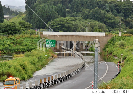 冠水した「伊勢堂岱遺跡」付近の秋田道 冠水した「伊勢堂岱遺跡」付近の秋田道 130321035