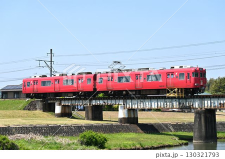 可児川を渡る 名鉄広見線 6000系電車6012編成スカーレット 可児川を渡る 名鉄広見線 6000系電車6012編成スカーレット 130321793