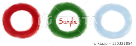 クリスマスカラーのリース風背景フレーム 130321884