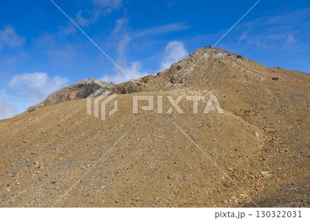 長野県の御嶽山、王滝頂上から望む剣ヶ峰 130322031