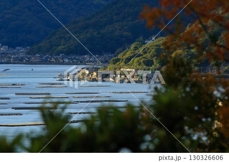 瀬戸内海沿いをゆっくり走る観光列車 瀬戸内海沿いをゆっくり走る観光列車 130326606