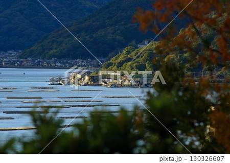 瀬戸内海沿いをゆっくり走る観光列車 130326607