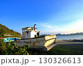 引退をした漁船とローカル線 130326613