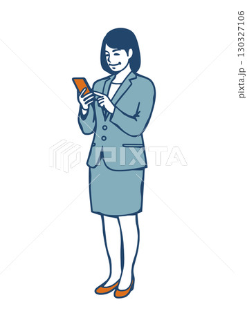 スマートフォンを操作するスーツ姿の女性ビジネスパーソン 130327106