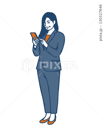 スマートフォンを操作するスーツ姿の女性ビジネスパーソン スマートフォンを操作するスーツ姿の女性ビジネスパーソン 130327646