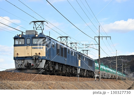 中央線を重連でタキをけん引する国鉄EF64電気機関車1037号機 130327730