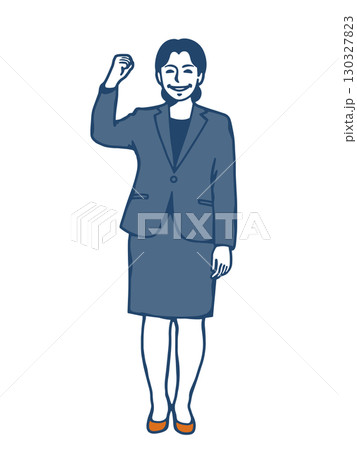 ガッツポーズをするスーツ姿の笑顔のビジネスウーマン 130327823