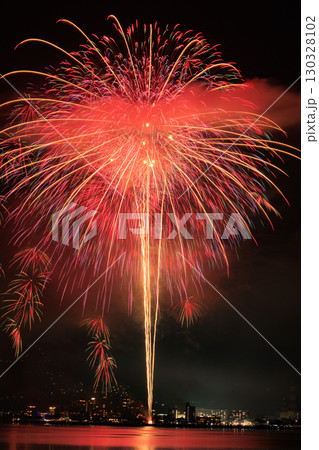 諏訪湖際湖上花火大会 130328102